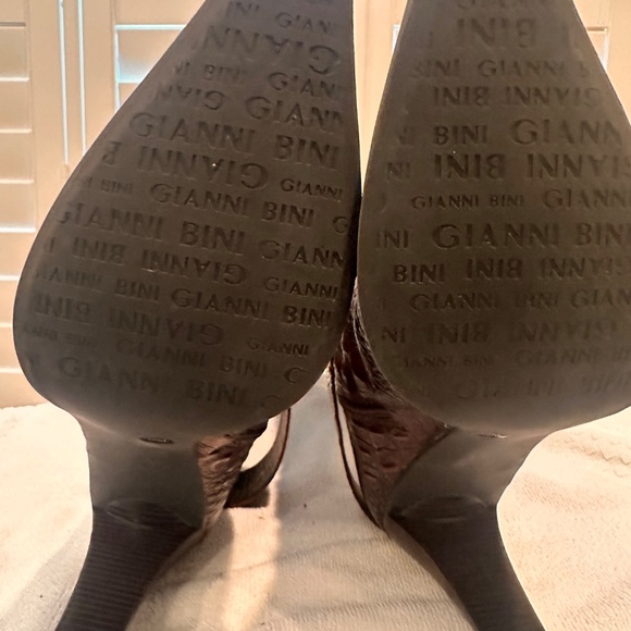 Gianni Bini Brown Leather Crocodile Boots - Picture 8 of 15